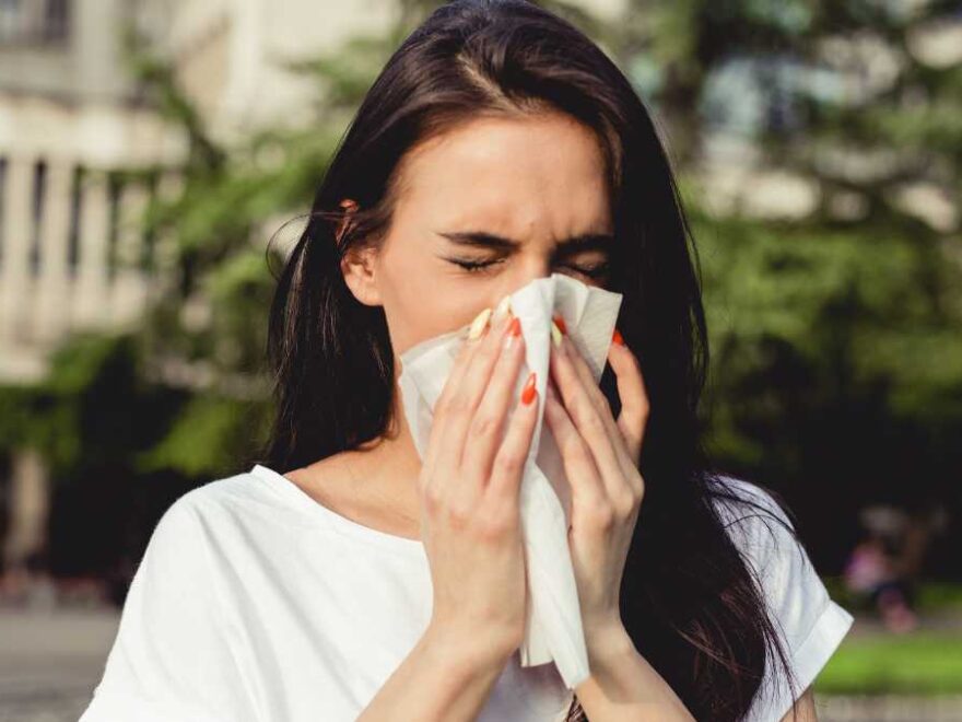 Tempo frio pode aumentar alergias; entenda